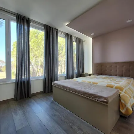 Eva Lalz Villa